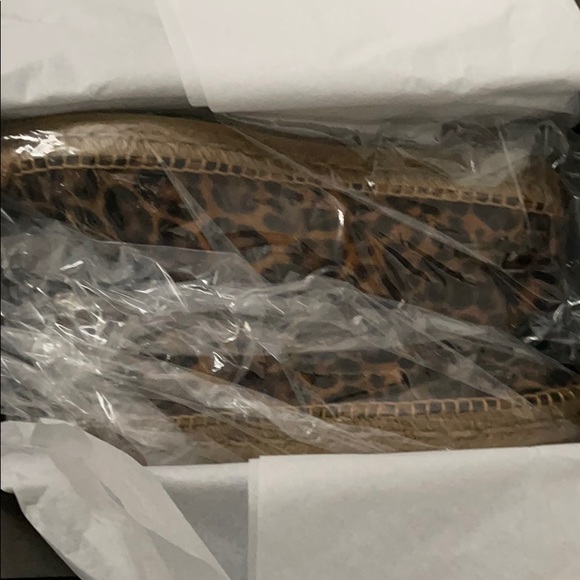 Saint Laurent Leopard-Print Espadrille Flat - Picture 7 of 8